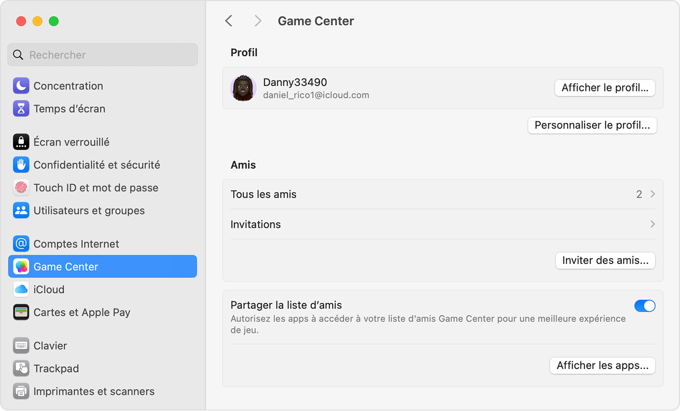 Réglages Système est ouvert sur un Mac, avec l’option Game Center sélectionnée. Un utilisateur est connecté et a accès à des options permettant d’afficher ou de personnaliser son profil, de gérer ses amis ou de partager sa liste d'amis.