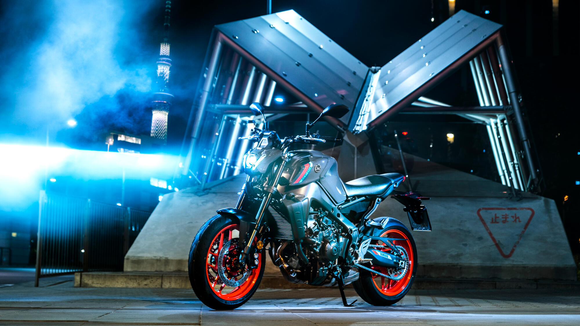 2021-Yamaha-MT09-EU-Storm_Fluo-Static-005-03