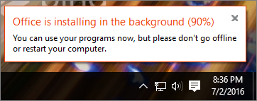 Okno dialogowe pokazuje, że instalacja pakietu Office zatrzymała się na etapie 90%