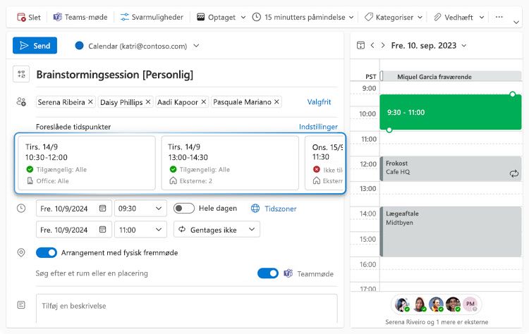 Billedet viser formularen Opret begivenhed for et møde, som arrangøren forsøger at planlægge. Arrangøren har markeret til/fra-knappen Fysisk fremmøde. Således kan man i sektionen Forslag til tidspunkter se tre forskellige foreslåede tidskort, hvoraf de første to er tidsintervaller, hvor alle kan deltage fysisk i mødet.