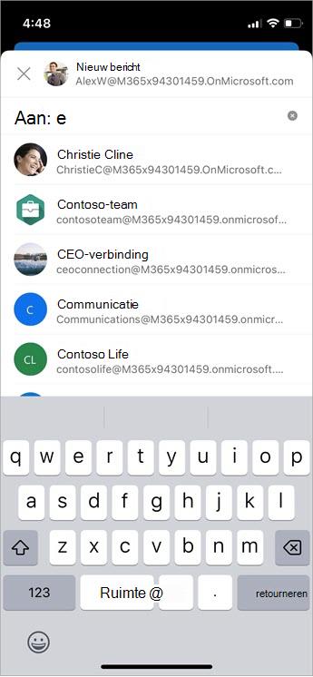 Voorgestelde geadresseerden beheren in de vakken Aan, CC en BCC met automatische schermafbeelding van mobiele apparaten