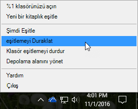 Önceki OneDrive İş menüsünün Eşitlemeyi duraklat öğesi seçili durumdaki ekran görüntüsü.