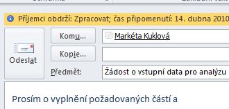 Příznaky a připomenutí se zobrazí v informačním panelu zprávy.