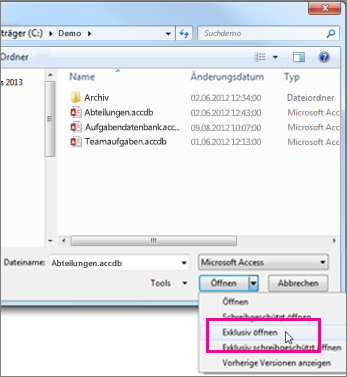 Das Dialogfeld 'Öffnen' mit angezeigter erweiterter Dropdownliste der Schaltfläche 'Öffnen', Zeiger über der Option 'Exklusiv öffnen'