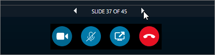 สกรีนช็อตที่แสดงลูกศรนำทางของ PowerPoint ที่ด้านล่างของหน้าต่างการประชุม Skype for Business
