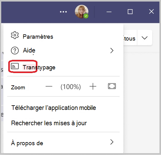 Un menu paramètres et plus en haut de l’application Teams avec une zone rouge autour de l’option Cast.