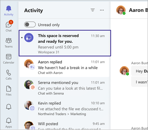 Teams の [アクティビティ] タブに予約可能なデスク予約通知を示すスクリーンショット。