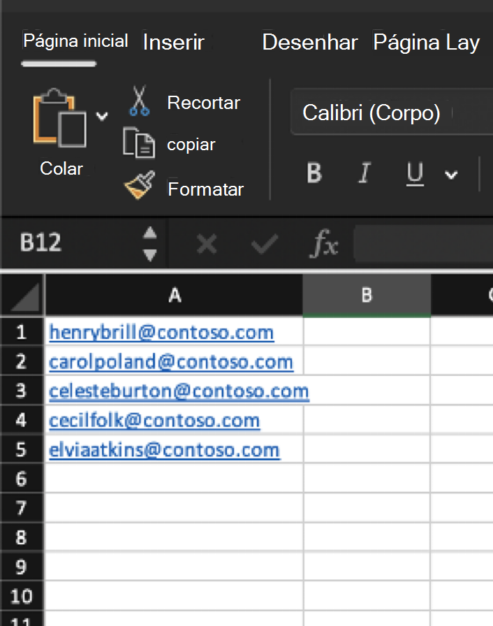 Este exemplo de arquivo CVS mostra uma única coluna A contendo endereços de email, com as outras células sem outras informações.