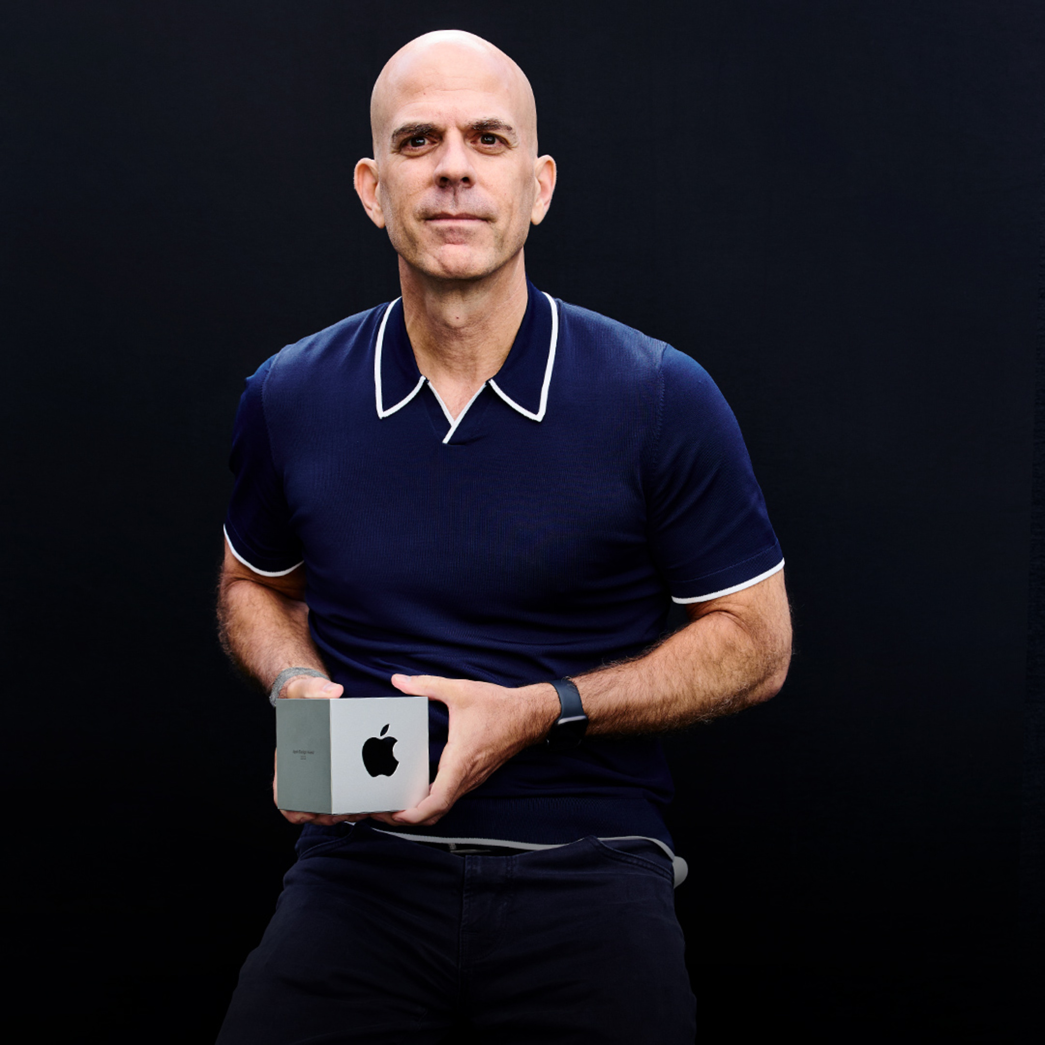 A portrait of Jeff Birkeland, Headspace senior vice president and general manager for member products, holding his Apple Design Award. 