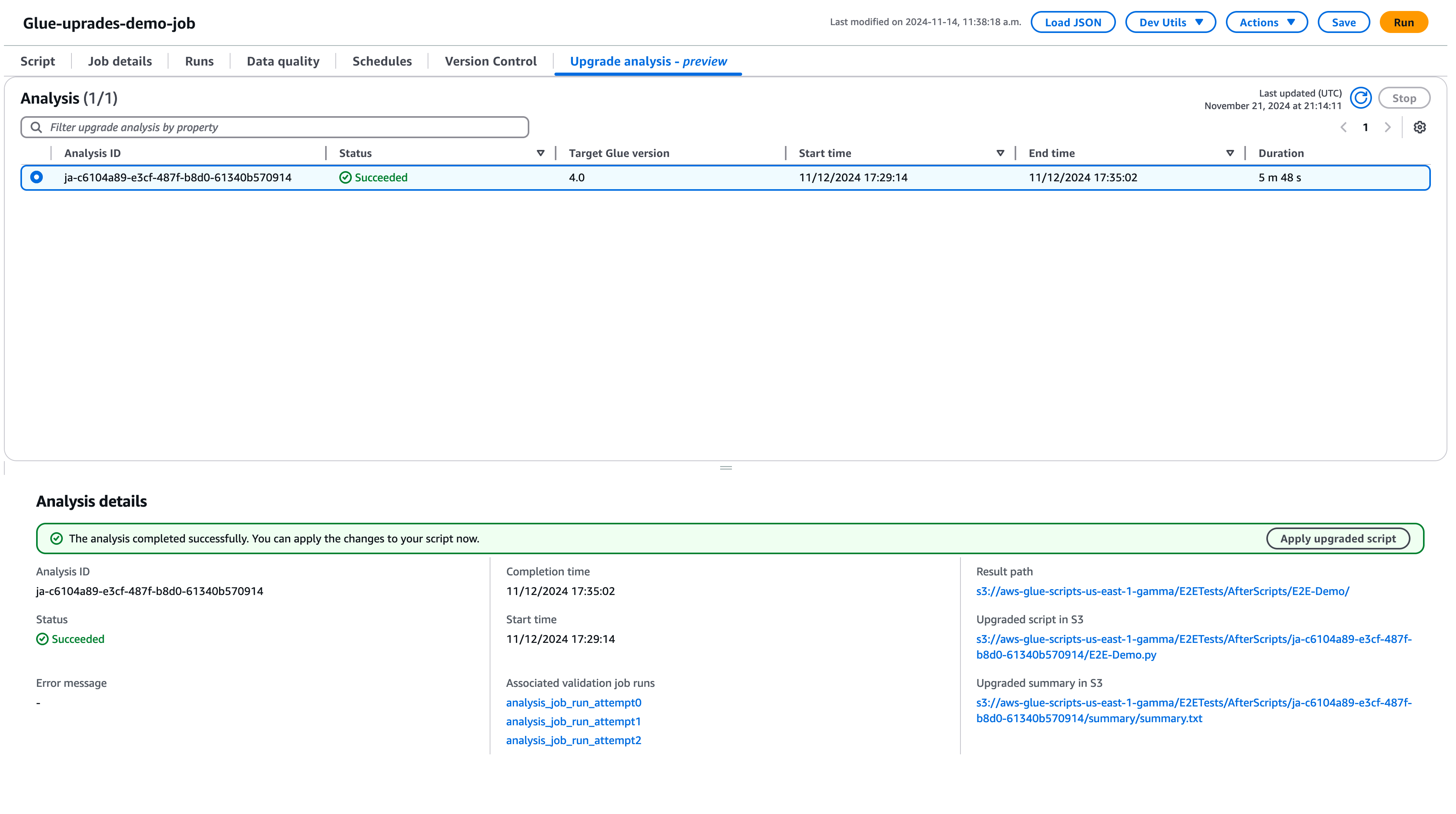 Der Screenshot zeigt die abgeschlossene Upgrade-Analyse. Die Schaltfläche zum Anwenden des aktualisierten Skripts ist sichtbar.