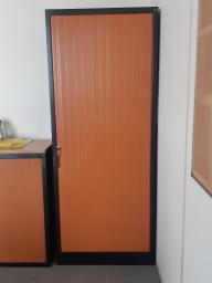 Photo détaillant le don armoire haute 45X80X198 RIDEAU