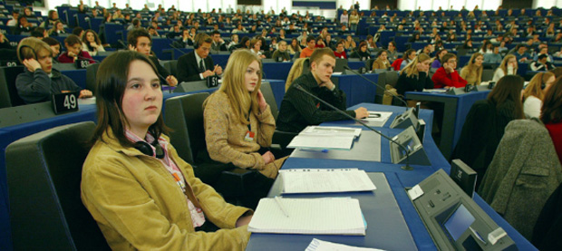 Young people participating in a mock debate at the European Parliament in Strasbourg © EU