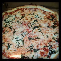 Photo prise au Original Pizza par Free T. le9/19/2012