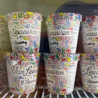 Photo taken at Van Leeuwen Ice Cream by Thomas V. on 7/14/2023