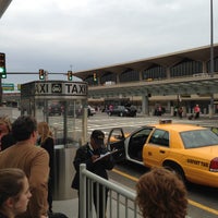 5/18/2013 tarihinde Stephen L.ziyaretçi tarafından Newark Liberty Uluslararası Havaalanı (EWR)'de çekilen fotoğraf