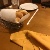 Foto diambil di Olive Garden oleh Sonia S. pada 4/9/2017