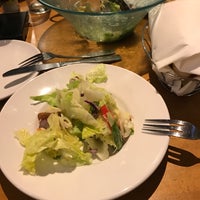 Foto diambil di Olive Garden oleh Sonia S. pada 5/24/2017