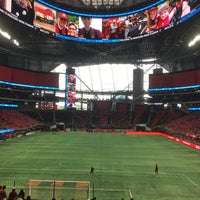 Photo taken at Mercedes-Benz Stadium by Stephen G. on 4/15/2018