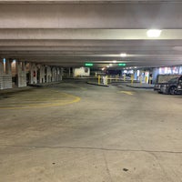 รูปภาพถ่ายที่ Underground Atlanta Parking Deck โดย Stephen G. เมื่อ 3/7/2020