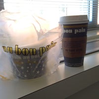 1/24/2016 tarihinde Tiffanyziyaretçi tarafından Au Bon Pain'de çekilen fotoğraf