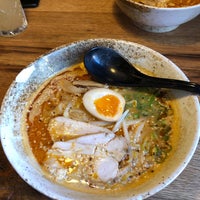 Foto diambil di Momo Ramen oleh Dirk H. pada 7/4/2018