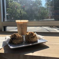 Photo taken at Hodgepodge Coffeehouse by Daniel V. on 5/26/2019