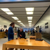 Photo taken at Apple Georgetown by Julie Anne P. on 3/12/2020