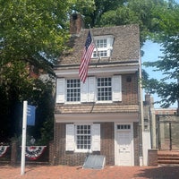 Foto tirada no(a) Betsy Ross House por Sharon B. em 7/4/2024