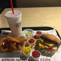 Photo taken at The Habit Burger Grill by Cara Cara O. on 9/18/2018