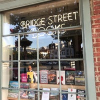 6/4/2017にMiguelがBridge Street Booksで撮った写真