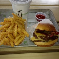 4/30/2013にChris E.がShake Shackで撮った写真