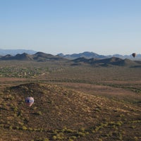 Foto diambil di Hot Air Expeditions oleh Kirsten A. pada 5/7/2015