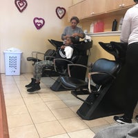 Foto tirada no(a) Magic Dominican Hair Salon por Tara D. em 1/6/2018