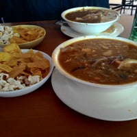 Foto diambil di Señor Encebollado oleh Yeleysa C. pada 2/29/2016