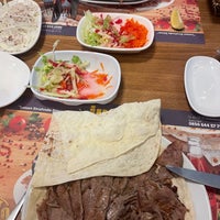 รูปภาพถ่ายที่ İntiba Döner โดย Berat Y. เมื่อ 3/5/2023