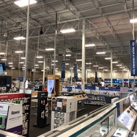 Photo prise au Best Buy par Tim F. le7/27/2018