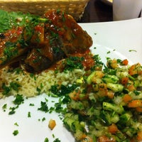 12/8/2012にFatima Al SlailがAmeer&#39;s Mediterranean Grillで撮った写真