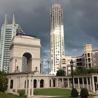 8/22/2013 tarihinde Sheriziyaretçi tarafından Atlantic Station Pond'de çekilen fotoğraf