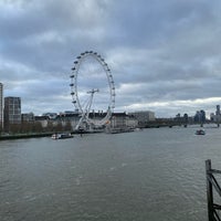 Photo taken at Hungerford &amp;amp; Golden Jubilee Bridges by Ahmad on 12/18/2024