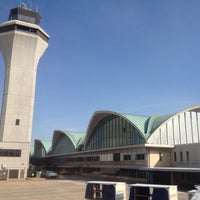 Foto scattata a Aeroporto Internazionale Lambert-St. Louis (STL) da Nathan J. il 4/30/2013