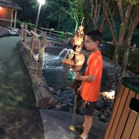 Снимок сделан в Ripley&amp;#39;s Davy Crockett Mini Golf пользователем Stephanie T. 6/9/2018