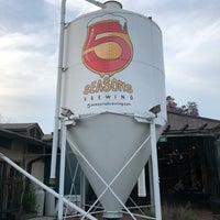 Photo taken at 5 Seasons Brewing by Earl B. on 3/31/2018