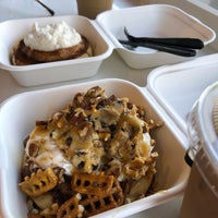 Photo taken at Cinnaholic by Nathalia W. on 8/26/2019