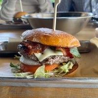 Photo taken at Hopdoddy Burger Bar by Excalibur on 9/23/2022