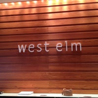 Foto tomada en West Elm  por Emmy C. el 4/15/2013