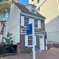 Foto tirada no(a) Betsy Ross House por Jeff H. em 11/8/2024