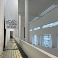 รูปภาพถ่ายที่ Museu d&amp;#39;Art Contemporani de Barcelona (MACBA) โดย João เมื่อ 11/16/2024