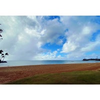 Photo taken at Kahala Beach by SunUk ✈️ 🥢🍷🍴🌇 on 12/17/2019