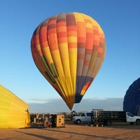 Foto diambil di Hot Air Expeditions oleh Laura R. pada 2/10/2013