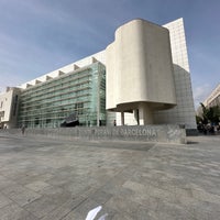 รูปภาพถ่ายที่ Museu d&amp;#39;Art Contemporani de Barcelona (MACBA) โดย Dürrin S. เมื่อ 9/25/2024